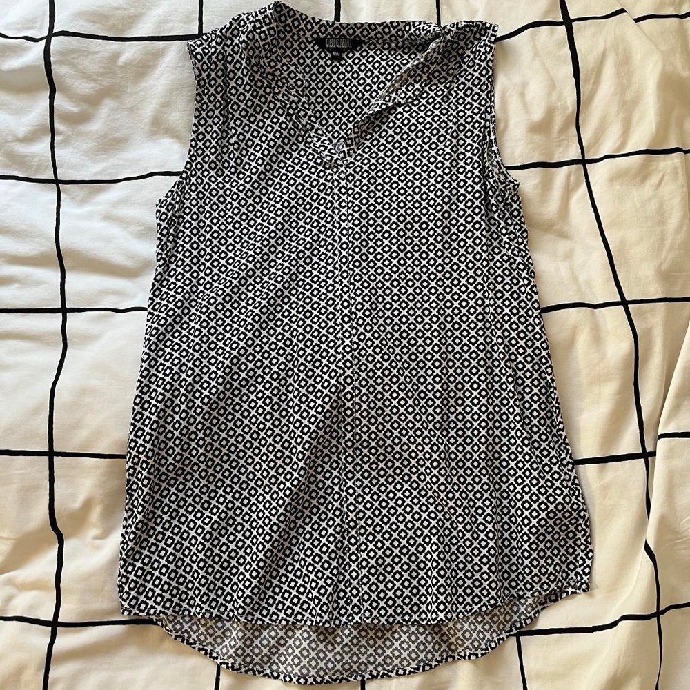 Sleeveless flowy blouse - black and white floral
